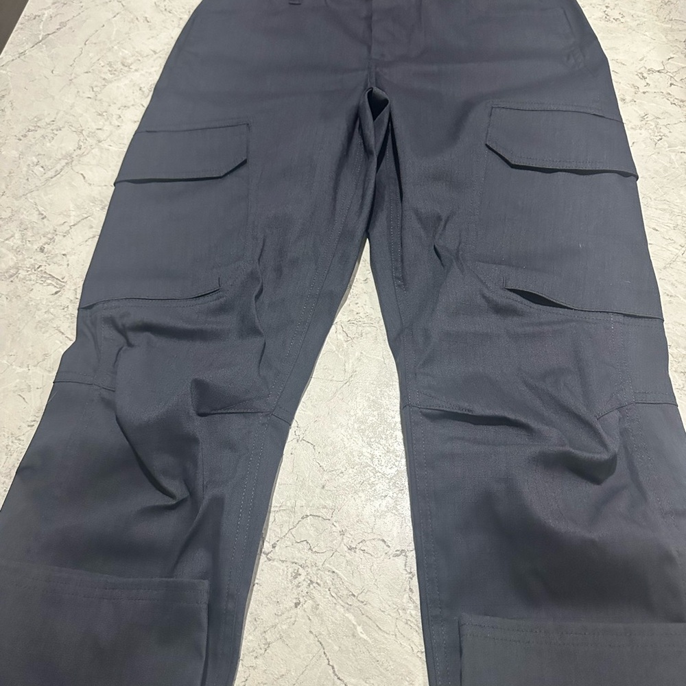 Women’s Under Armoir Cargo Pants